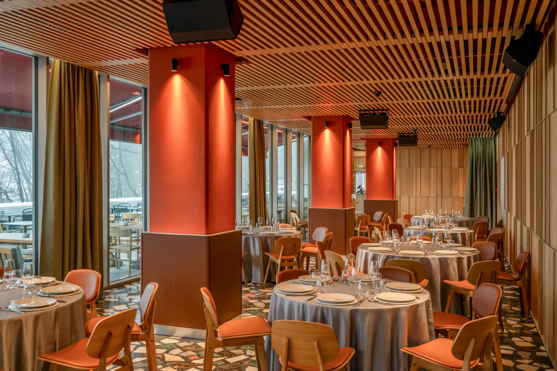 Panoramic Restaurant in Brașov - Unique View over Tâmpa | Fine Dining with a View | Discover the Panoramic Restaurant in Brașov, spectacularly located on Tâmpa. Enjoy refined dishes and an unforgettable view over the city. Book now!